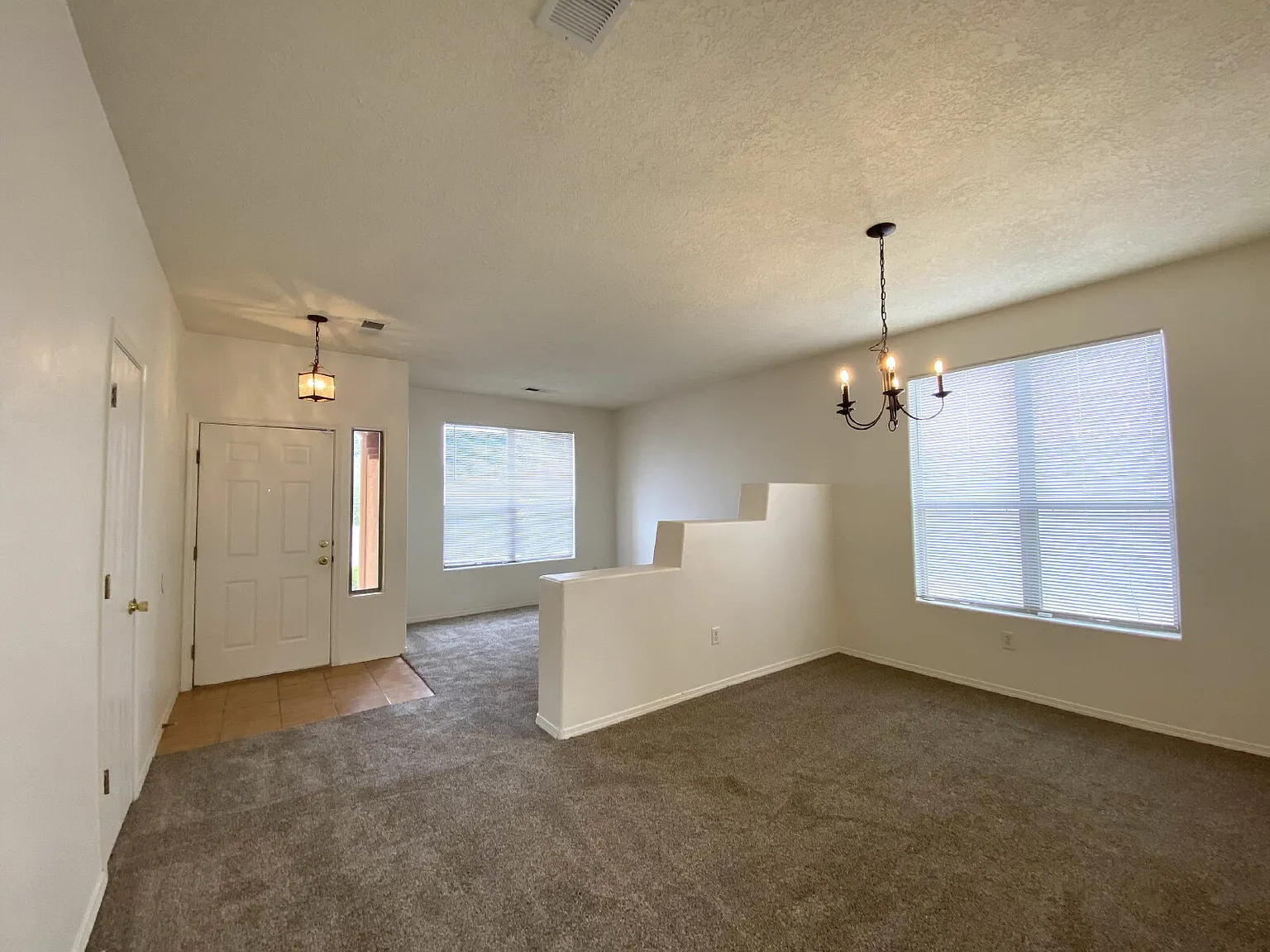 3 bed, 2.5 bath, 2050 sqft, $2,095 — Photo 2