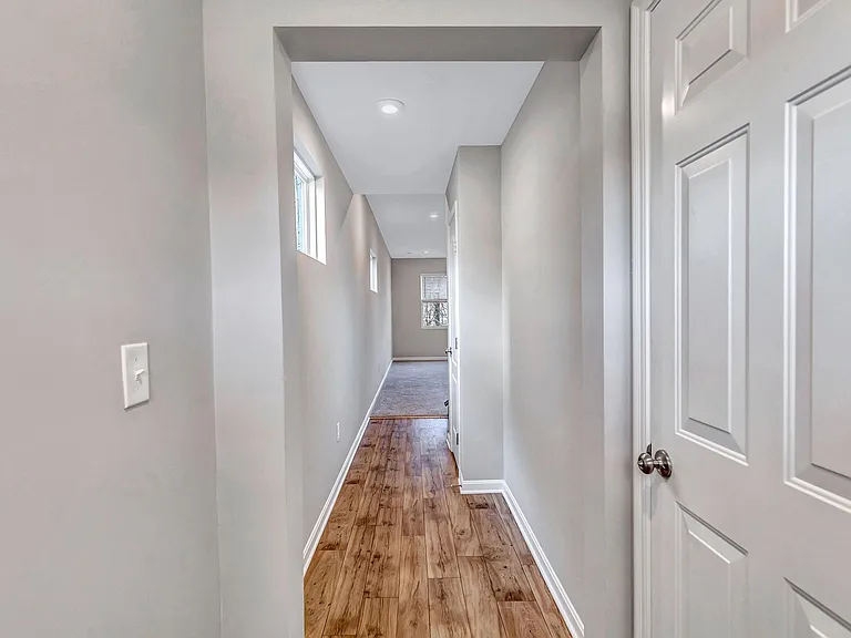 5849 Parkview Ln — Photo 5