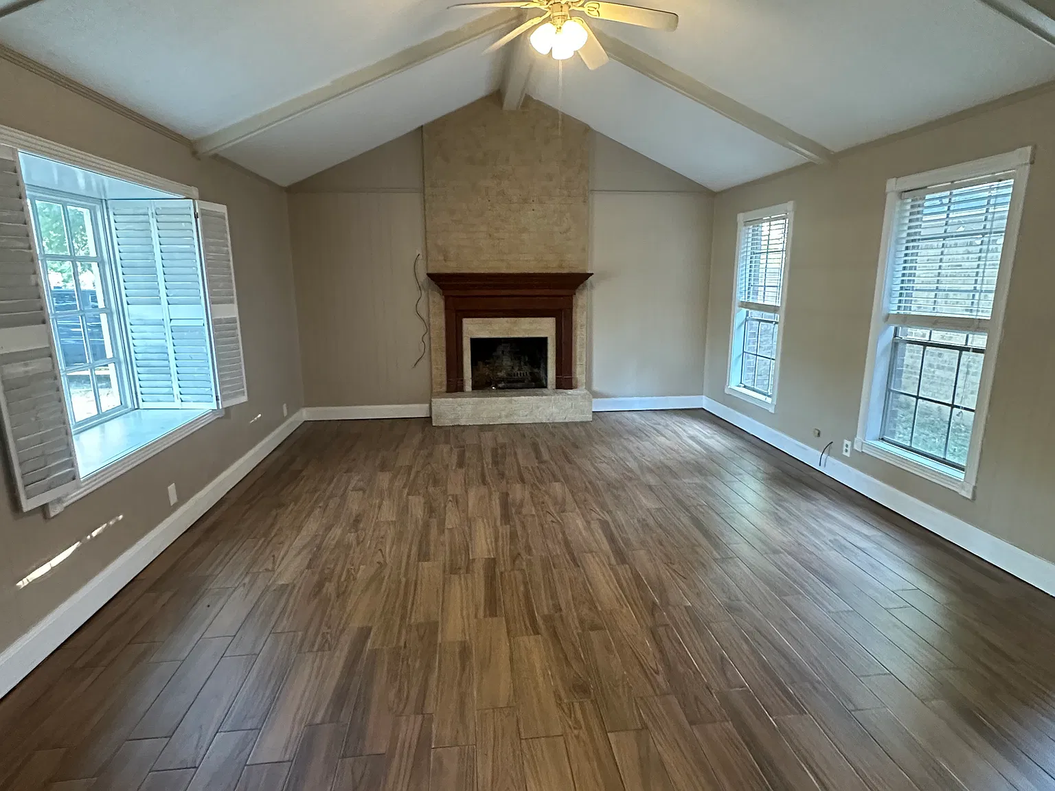 3 bed, 2200 sqft, $2,350 — Photo 2