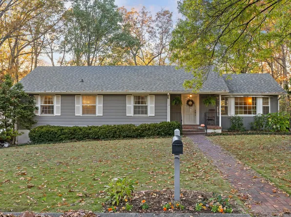 1102 Crown Point Rd W, Signal Mountain, TN 37377