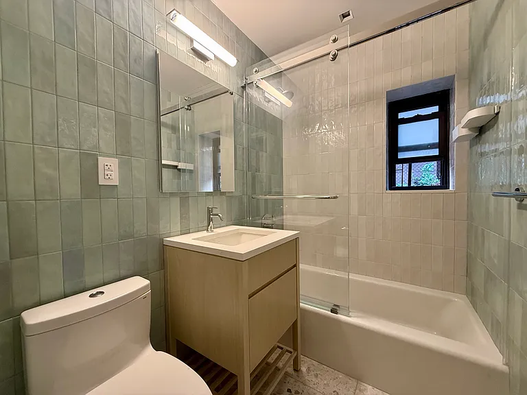 339 E 57th St #1E — Photo 2