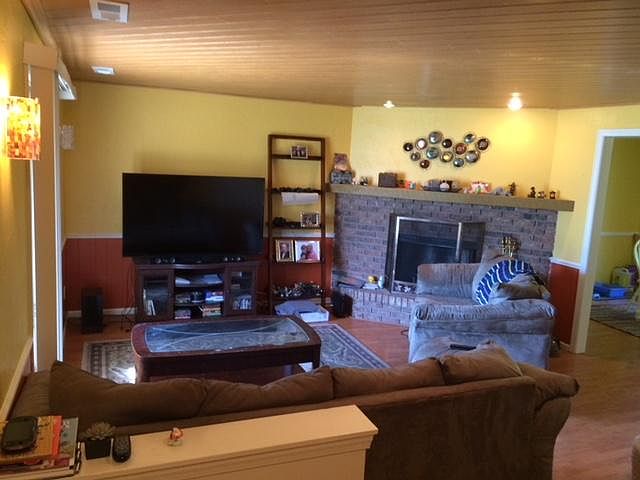 Unit has been completely repainted.
new photos pending.