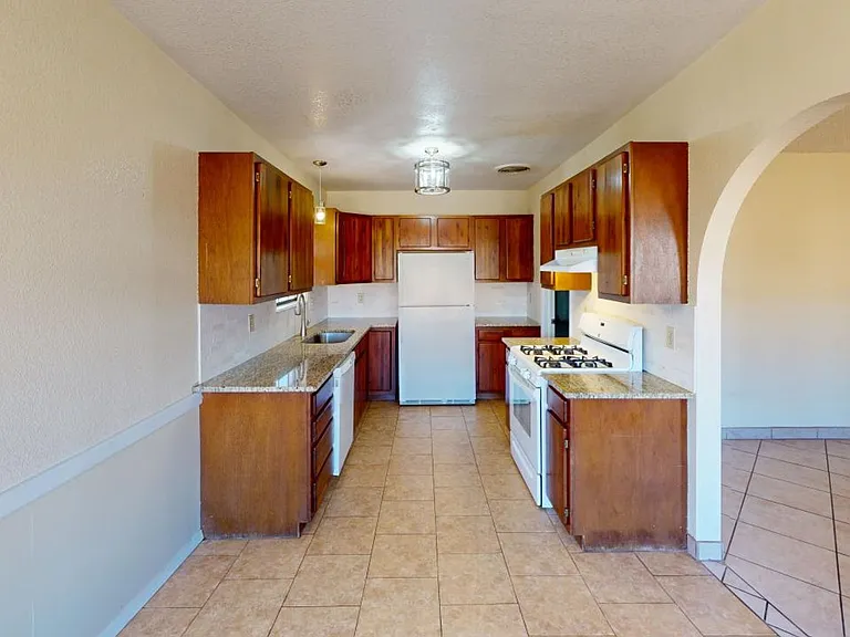1460 Lindberg Ave — Photo 13