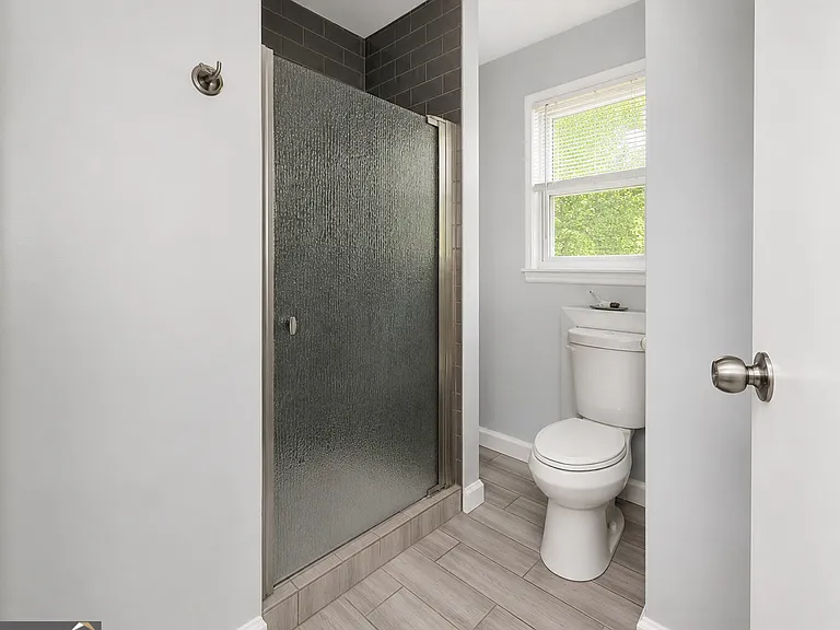 147 Burnside St #3 — Photo 16