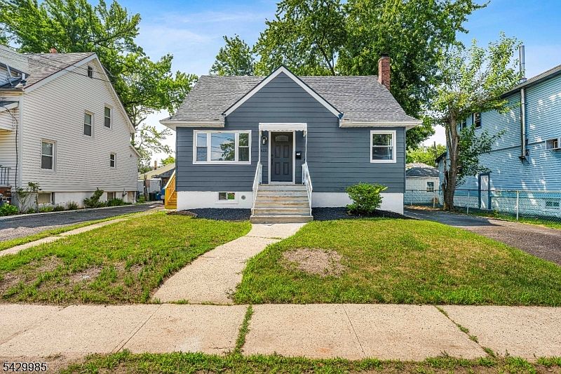 1st image of 429 Wheatsheaf Rd