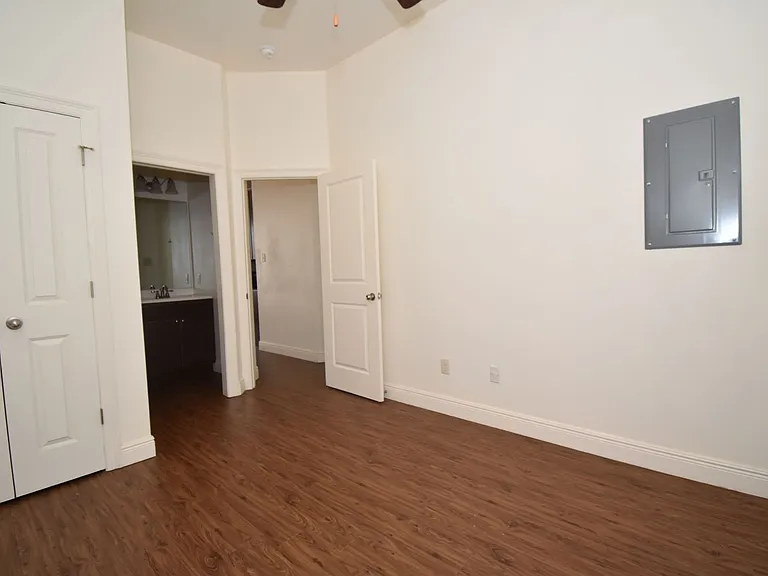 2408-2464 W Barnett Springs Ave — Photo 5