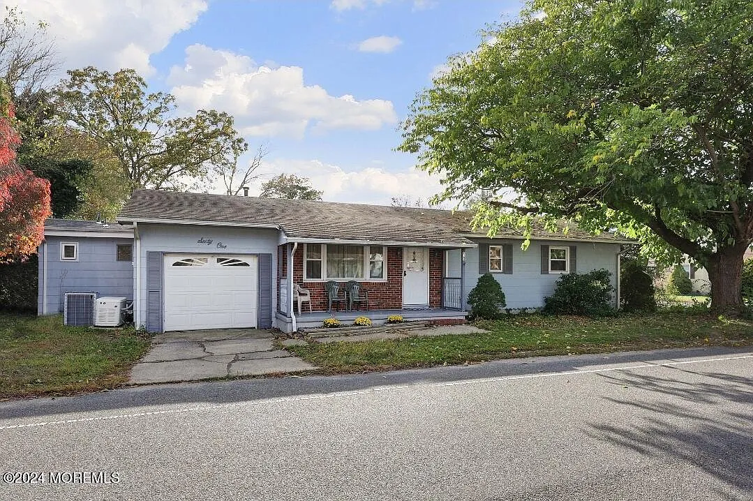 61 Elm Street photo 1