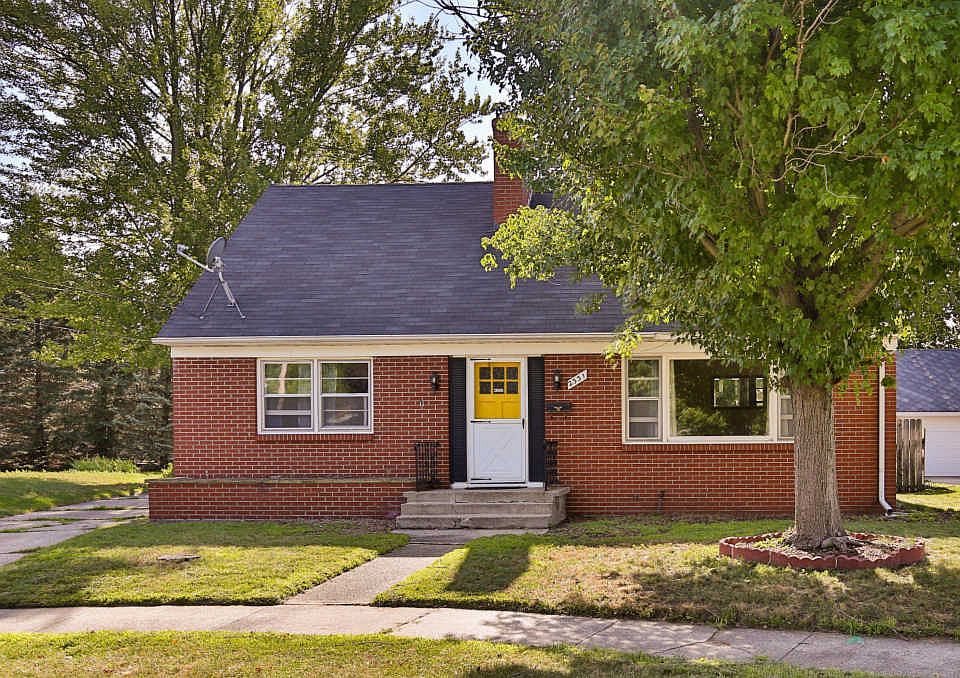 1st image of 2331 Sharon Ave SW