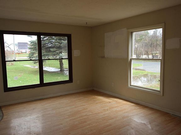 5th image of 3110 Lake Michigan Dr NW