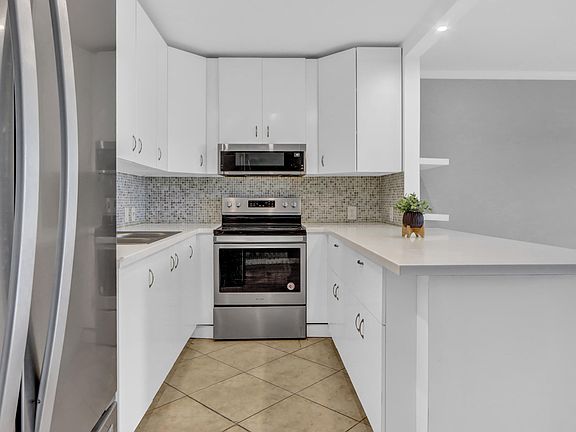 2nd image of 265 Preston G Way #265