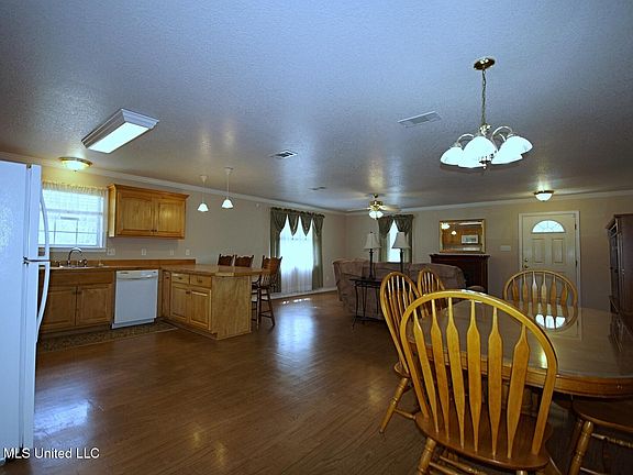 3rd image of 6008 Saint Martin Rd