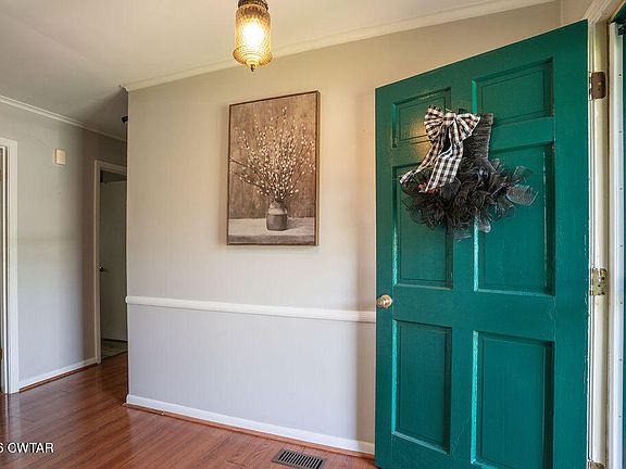 2nd image of 122 Sunvalley Dr