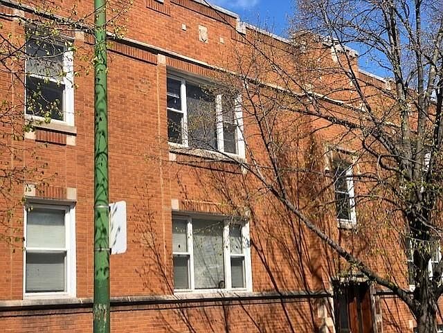 1st image of 4720 W Cornelia Ave #1E
