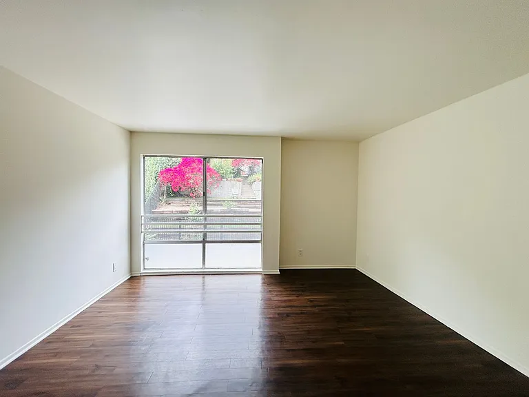 2339 Hyperion Apartments — Photo 6
