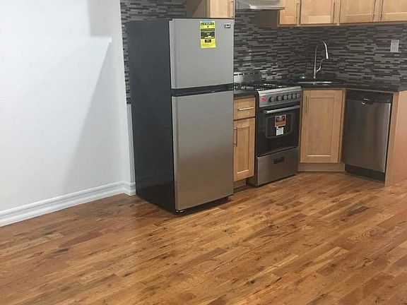 5th image of 594 Morris Ave APT 1