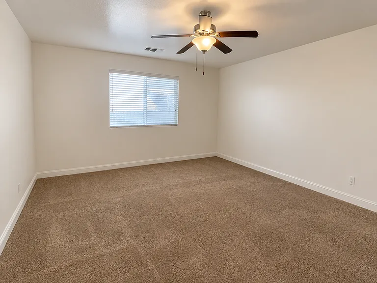3290 N Vista Ave — Photo 14