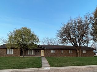 1102 2nd St, Plains, TX 79355