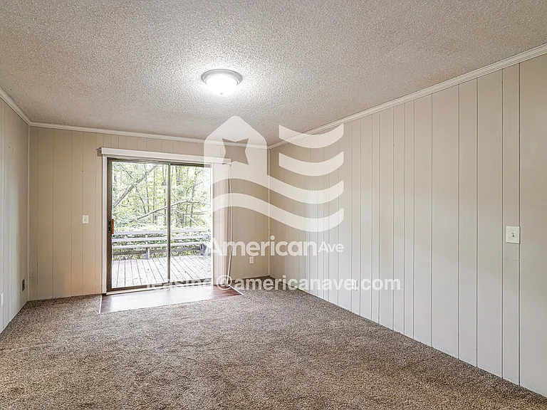 1597_005_family_room_5.jpg