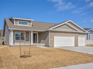 230 7th St NE, Bondurant, IA 50035