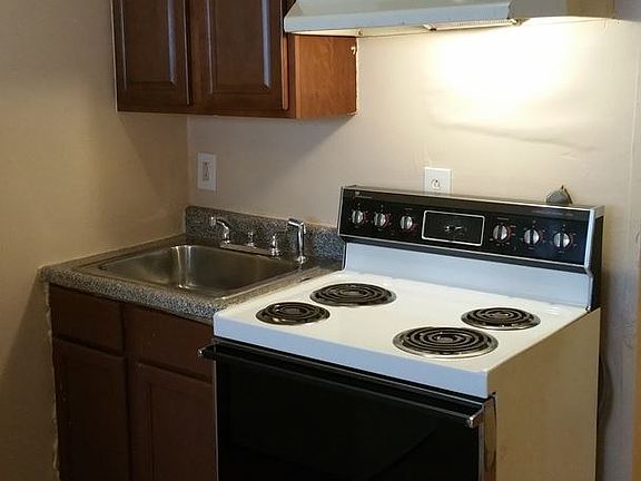 5th image of 7028 Woodland Ave #1