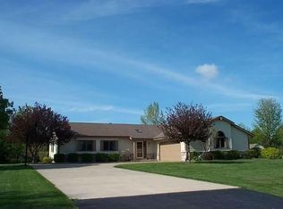 1012 Winnebago Cir, Hubertus, WI 53033