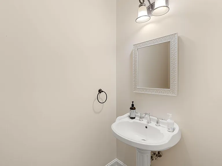 1610 Twin Square Way — Photo 45