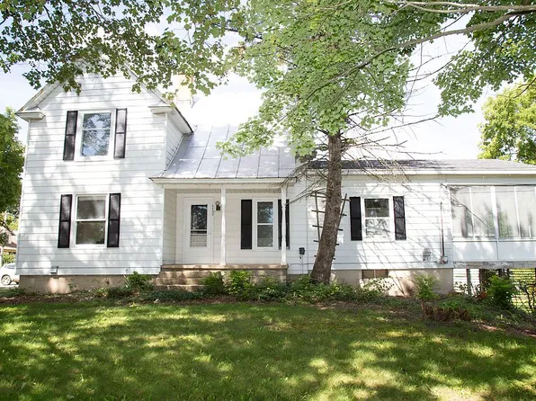 1197 144th Ave, Moline, MI 49335