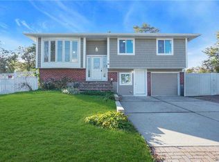 10 Blacker St, Brentwood, NY 11717