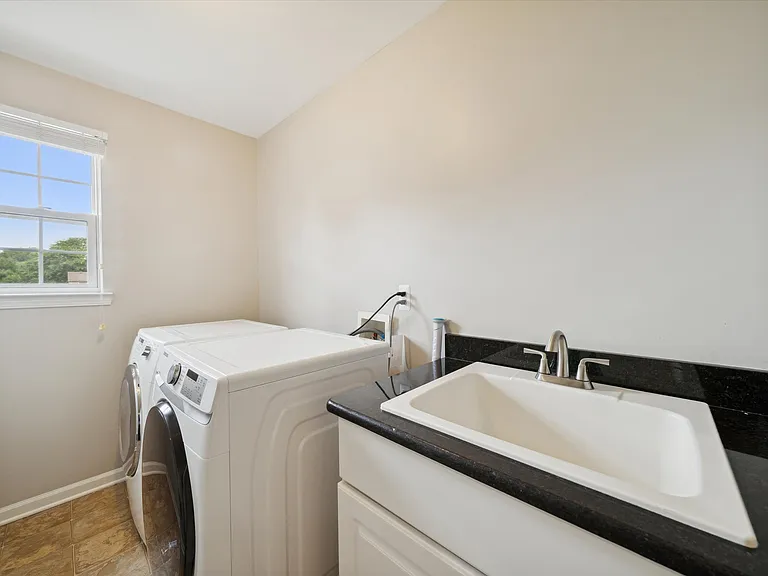 4976 Saddle Brook Ct — Photo 25