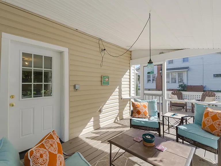 410 Main St — Photo 12