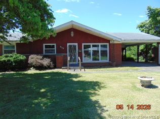835 W Larkspur Dr, Jeffersonville, IN 47130