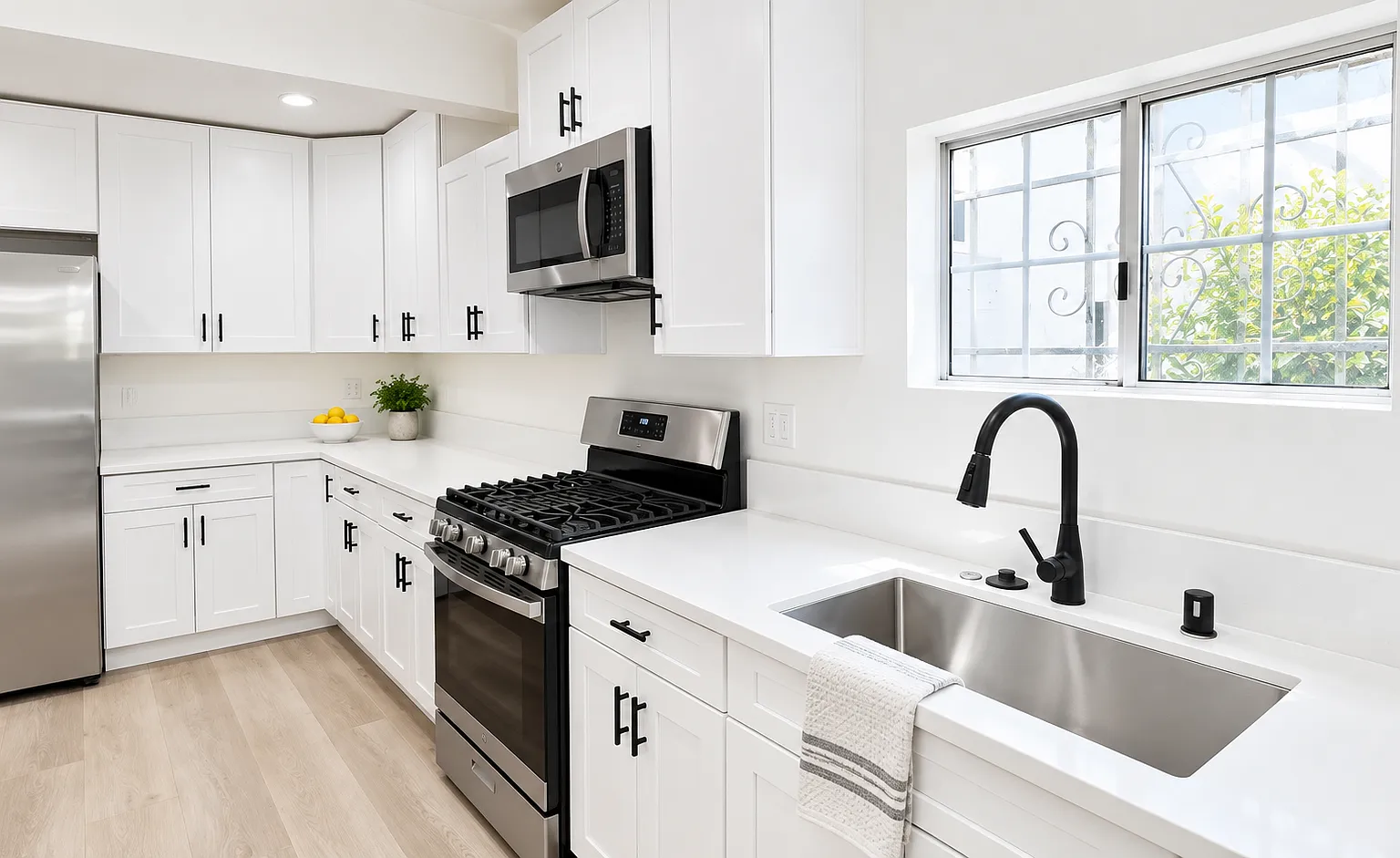 3 bed, 1200 sqft, $4,975 — Photo 3