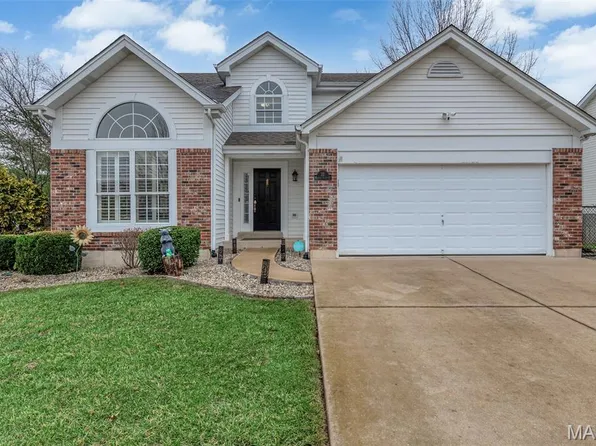 32 Hickory Valley Ct, Ballwin, MO 63011