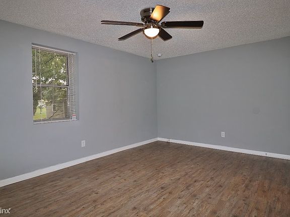 3rd image of 6058 Redpoll Ave