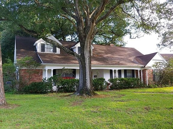 3rd image of 7927 Braesdale Ln