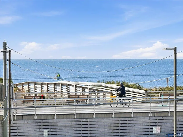 475 W Broadway #B2 — Photo 12