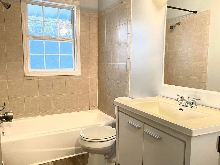 1318 Circle Terrace Blvd NE — Photo 8