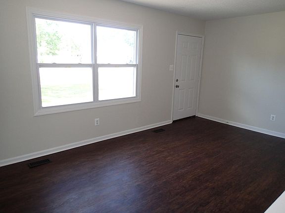Great Room 16.6 X 10.9