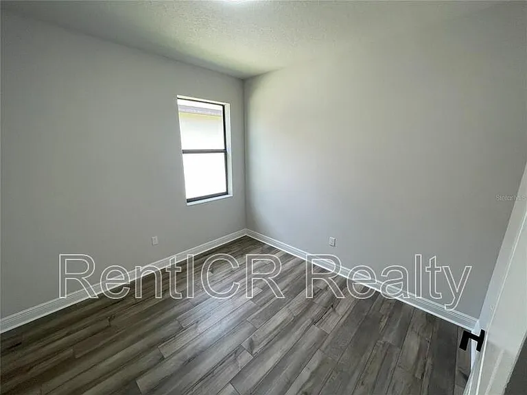 1437 N River Cir — Photo 10