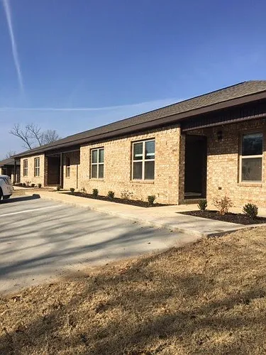 100 Jones Dr Photo 1