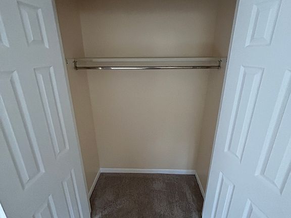 4th image of 108 Thames Dr #2