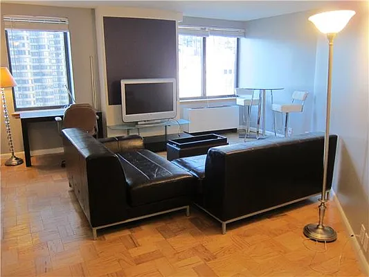Rented by R New York | media 10