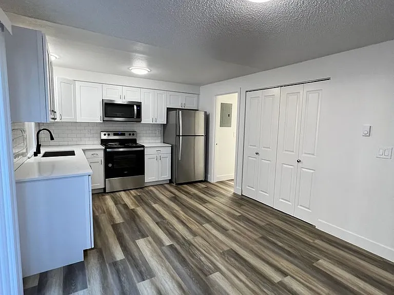 5623-5625 186th Pl SW — Photo 3