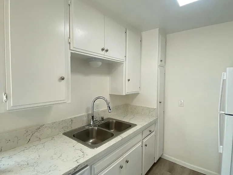 635 Emory St #6 — Photo 2