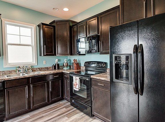 4th image of 2113 Meadowhill Ln