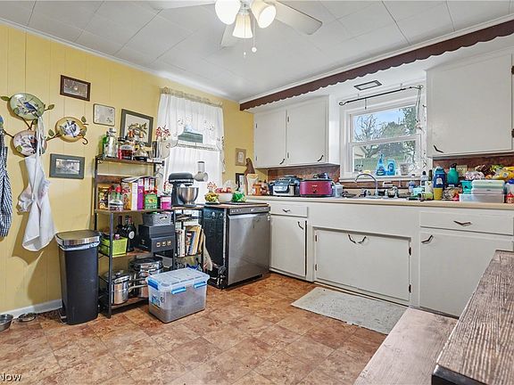 3rd image of 145 Sherman St