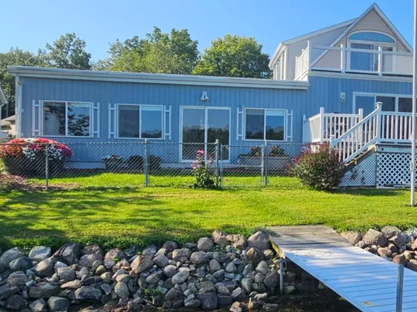 227 Lakeview Dr, Walkerton, IN 46574