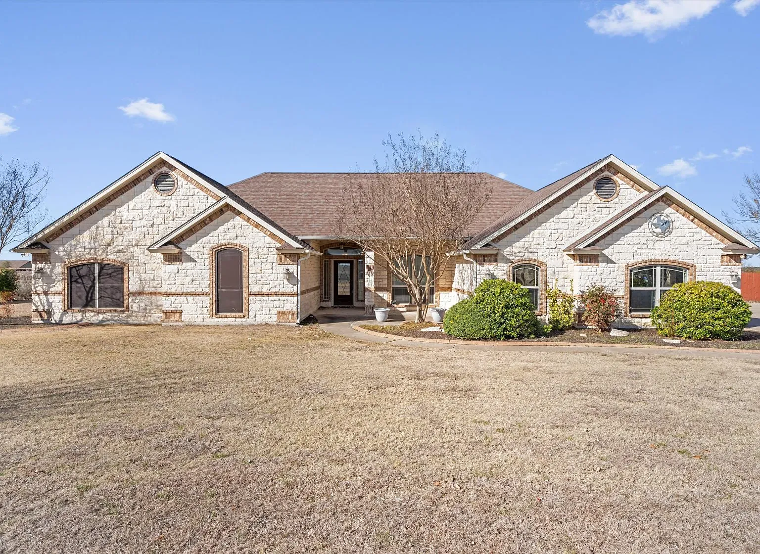 SARAHS209 — Photo 1