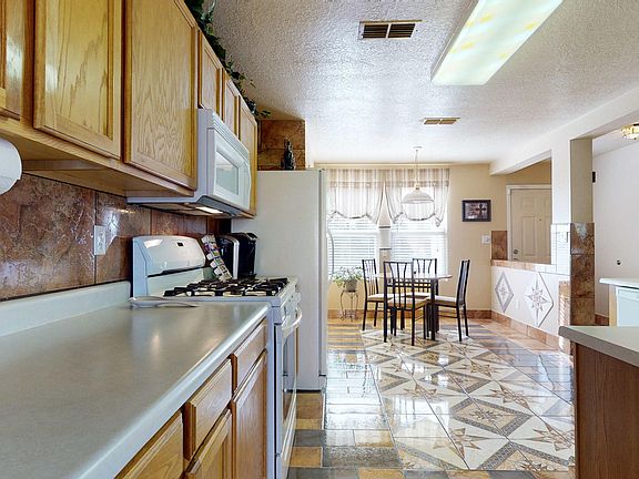 5th image of 10400 Safford Pl NW