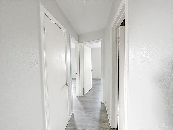 5th image of 2110 De Leon Ave #A